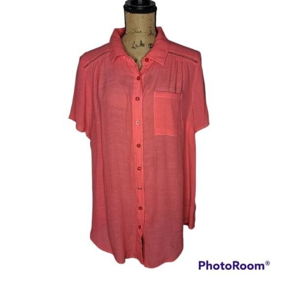 Torrid Lindsay Crochet Inset Button Down Shirt in Coral Torrid size 2 - Picture 1 of 10